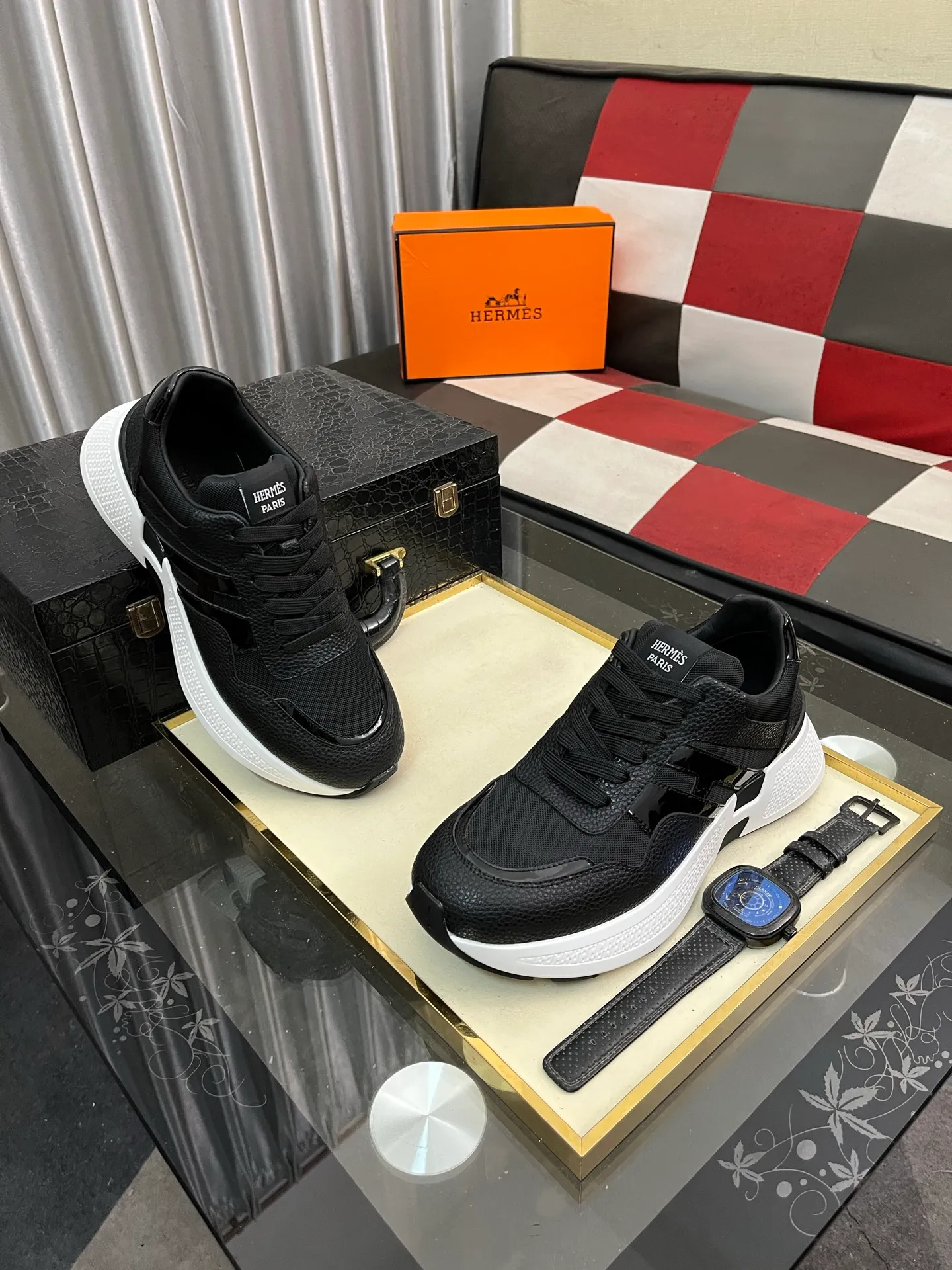 Men's shoes 💰540⌚️⌚️HERMES/Hermès Hugo thick-soled sneakers, casual men's shoes, these sneakers are made of imported first-layer cowhide leather and breathable mesh design. The contrasting color design creates a dynamic and modern shape. The front end of the toe is decorated with natural-color rubber inlays, which is novel and fashionable. The texture is incomparable, with cowhide lining and cowhide foot pads, the upper foot is comfortable and breathable, and the rubber sole is decorated with geometric patterns and iconic "H" details. A very personal one! Size: 38-44